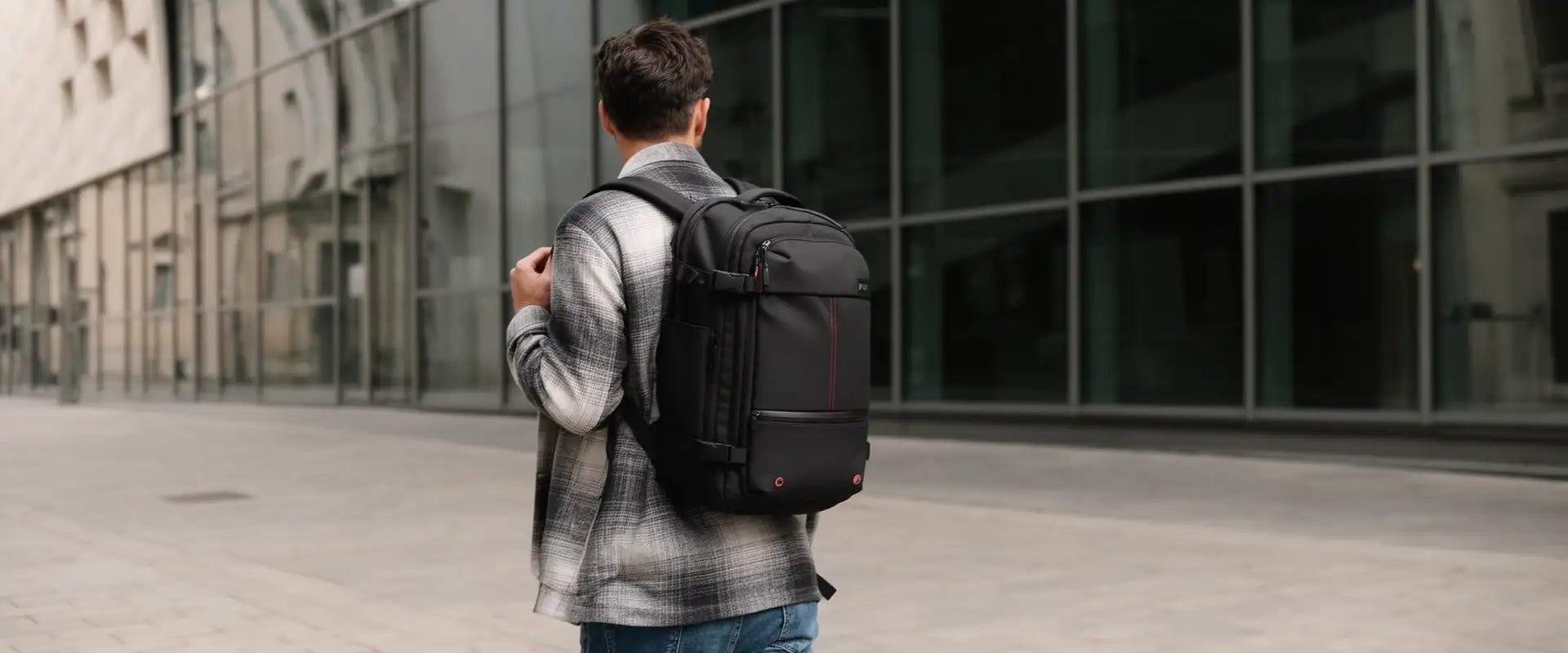 Voyagez loin. Restez léger.